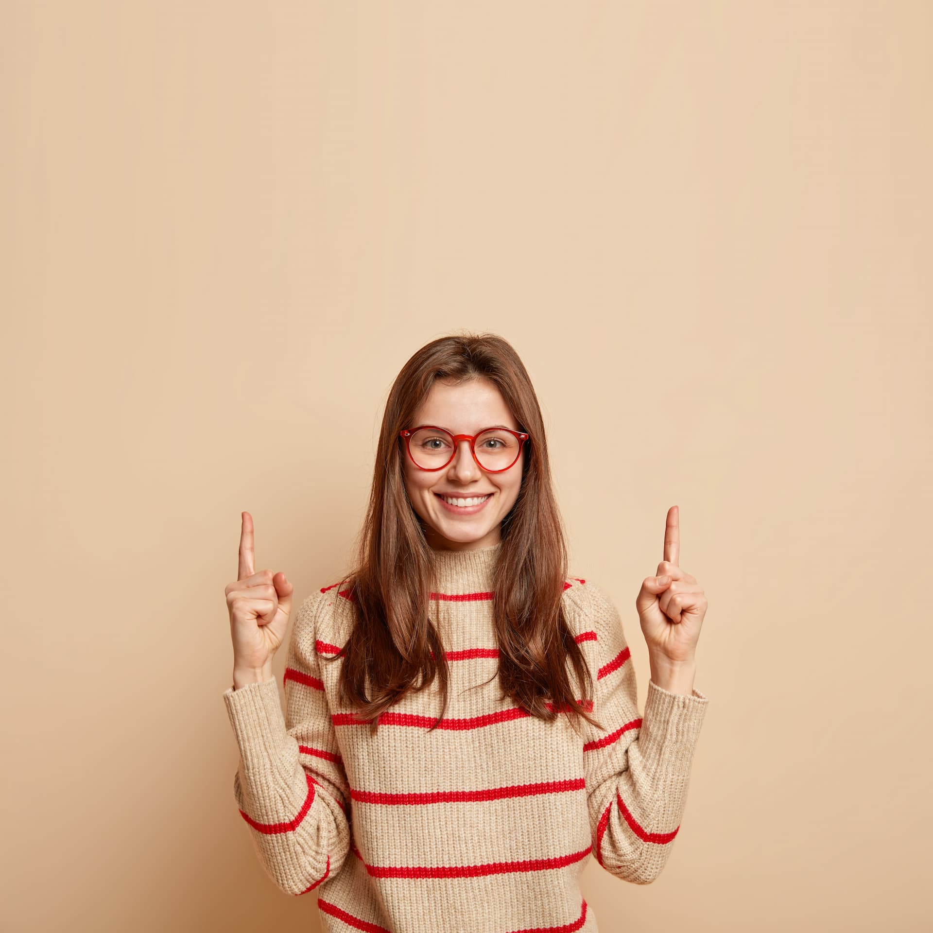 best-3d-modeler-in-kerala-front-view-of-the-woman-smiles-and-posing-her-hands-towards-the-upside